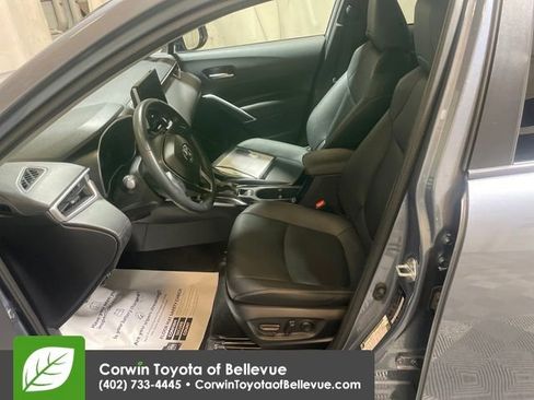 Used 2025 Toyota Corolla Cross XLE image 9