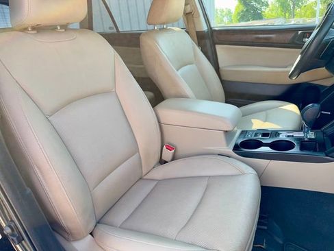Used 2017 Subaru Outback 3.6R Limited AWD/4WD image 9