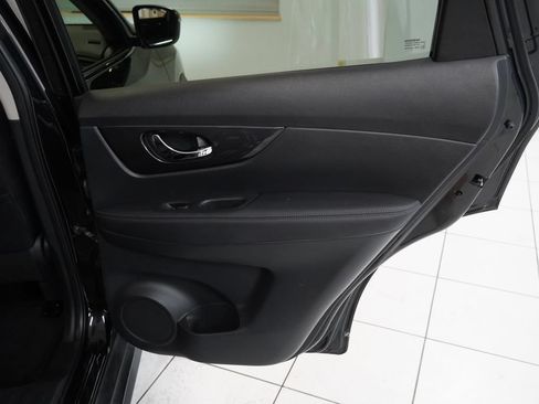 Used 2018 Nissan Rogue SV AWD/4WD image 22