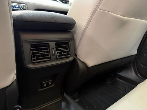 Used 2019 Toyota RAV4 XLE Premium image 19