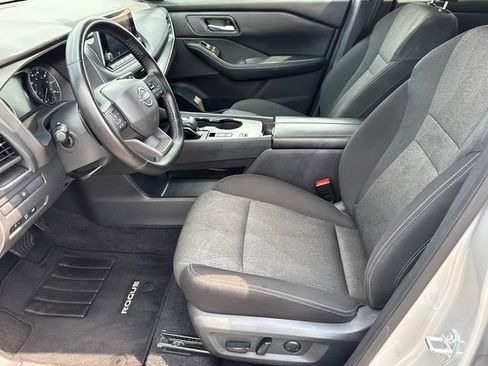 Used 2025 Nissan Rogue SV FWD image 9