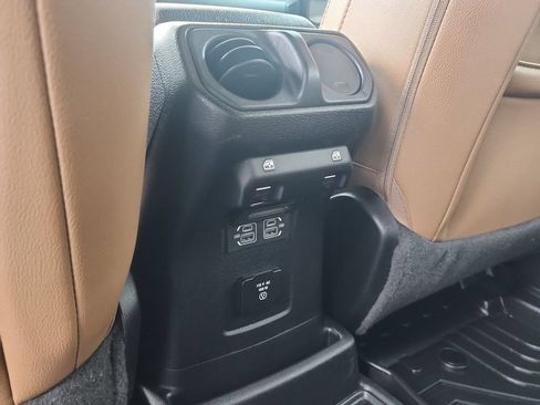 Used 2021 Jeep Wrangler Unlimited Sahara AWD/4WD image 21