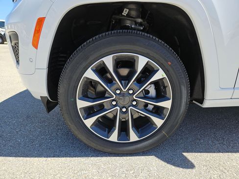 New 2025 Jeep Grand Cherokee L Overland w/ Advanced Protech Group III image 21