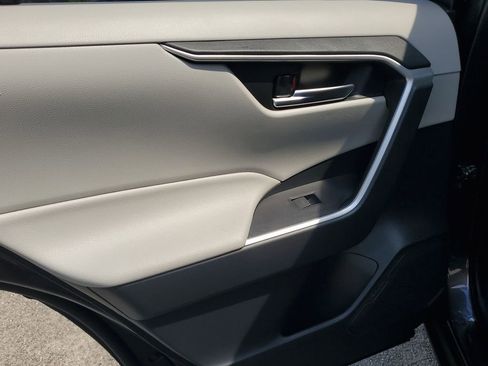 Used 2025 Toyota RAV4 XLE image 41