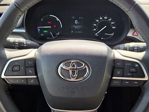 Used 2023 Toyota Sienna XLE w/ XLE Plus Package FWD image 25
