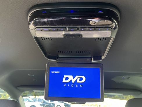 Used 2020 Chrysler Pacifica Touring w/ Advanced Safetytec Group image 13