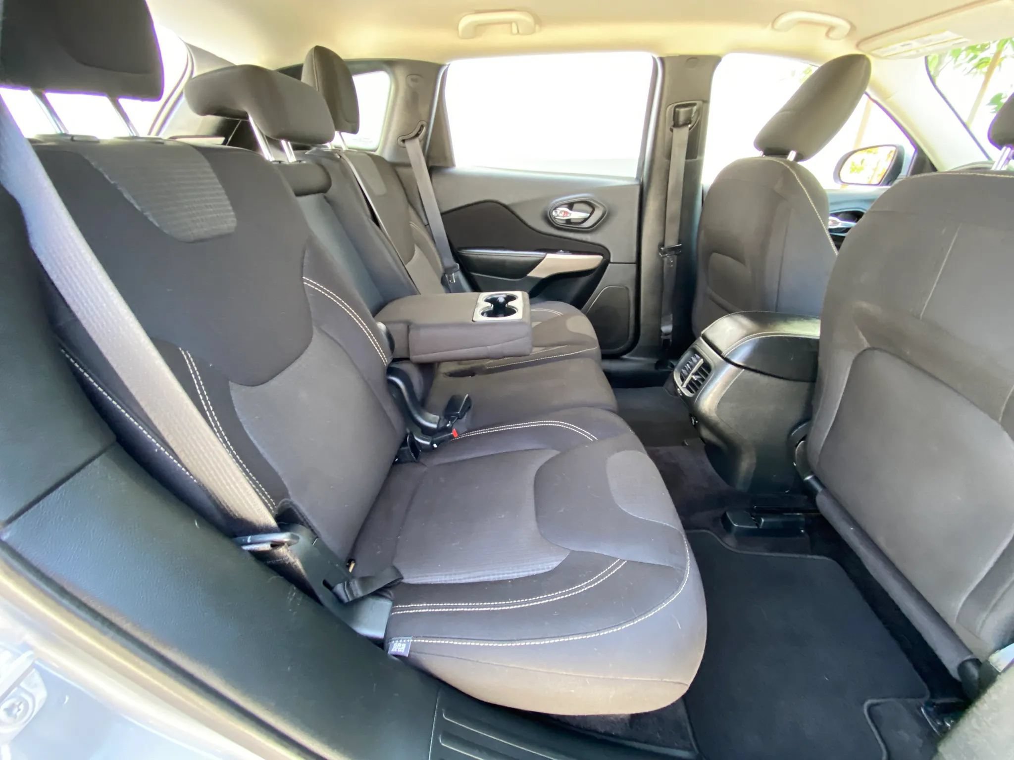 Used 2017 Jeep Cherokee Latitude FWD image 23