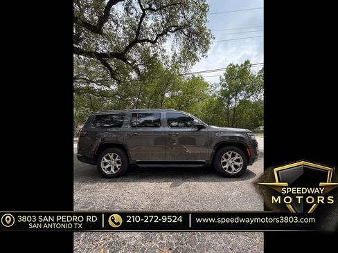 Used 2022 Jeep Wagoneer Series II AWD/4WD image 4