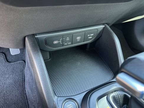 Certified 2025 Kia K4 FWD image 28