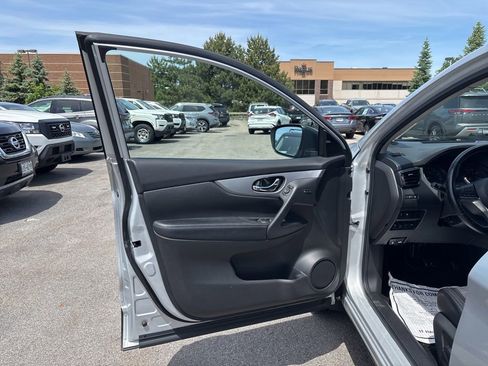 Used 2020 Nissan Rogue Sport SV w/ Technology Package AWD/4WD image 16