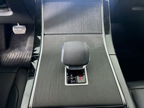 New 2026 Land Rover Range Rover Velar Dynamic SE image 17