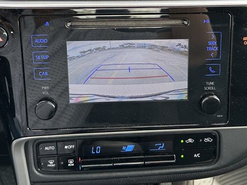 Used 2017 Toyota Corolla LE FWD image 13