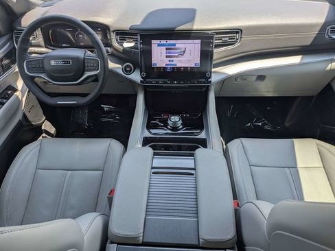 Used 2025 Jeep Wagoneer 4WD w/ Convenience Group I image 15