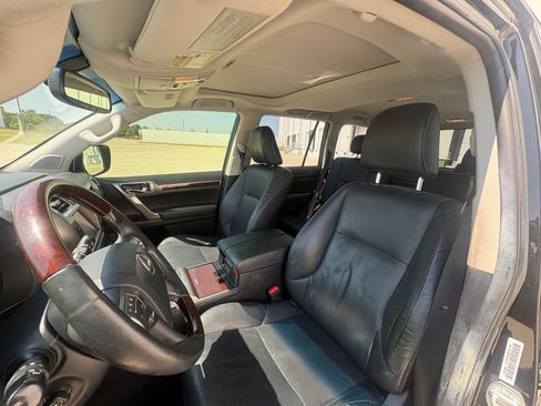 Used 2015 Lexus GX 460 w/ Premium Package AWD/4WD image 24