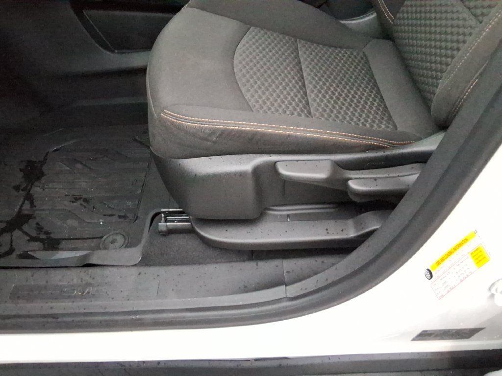 Used 2019 GMC Terrain SLE w/ LPO, Floor Liner Package AWD/4WD image 24