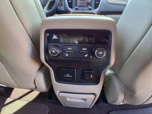 Used 2017 GMC Acadia Denali w/ Technology Package FWD image 25
