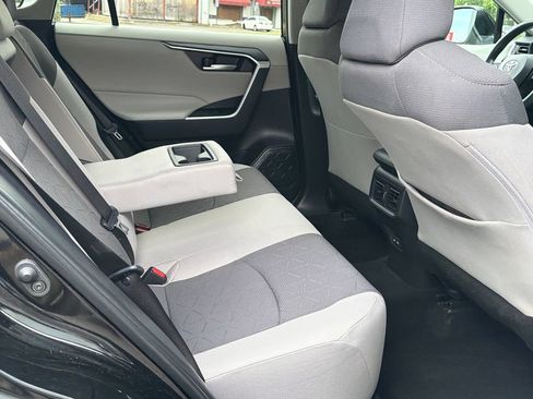 Used 2025 Toyota RAV4 XLE AWD/4WD image 13