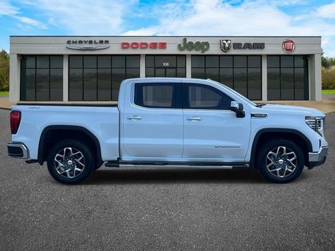 Used 2022 GMC Sierra 1500 SLT w/ SLT Convenience Package AWD/4WD image 3