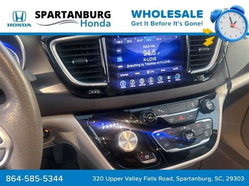 Used 2017 Chrysler Pacifica Touring image 7