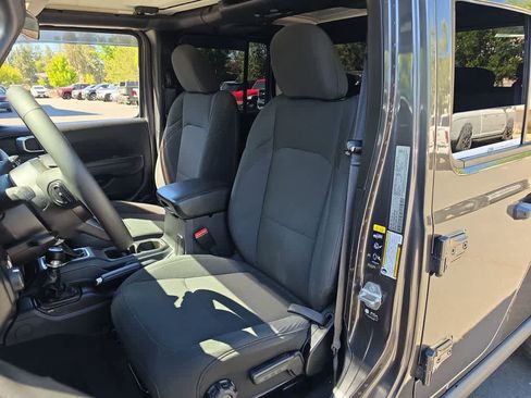 Used 2023 Jeep Gladiator Sport AWD/4WD image 11