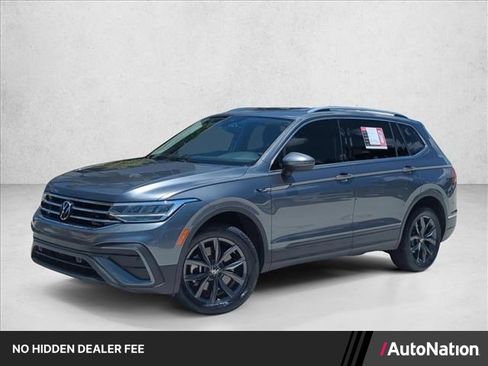 Used 2023 Volkswagen Tiguan SE FWD image 1