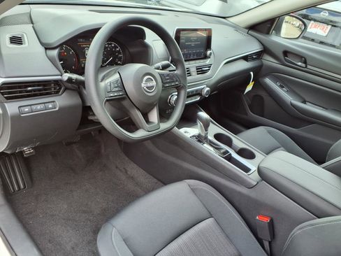 New 2025 Nissan Altima 2.5 S image 9