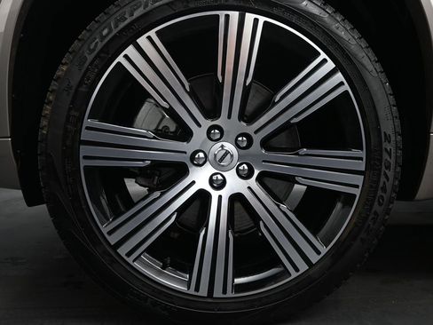 Used 2025 Volvo XC90 T8 Plus w/ Protection Package Premier image 9