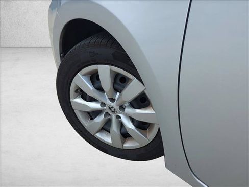 Used 2016 Toyota Corolla LE FWD image 7