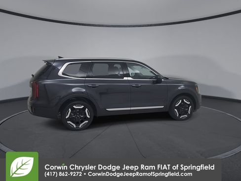 Used 2025 Kia Telluride S FWD image 16
