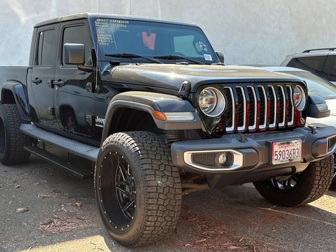 Used 2020 Jeep Gladiator Overland AWD/4WD image 2