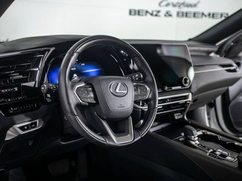 Used 2025 Lexus RX 450h AWD w/ Luxury Package image 20