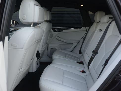 Certified 2026 Porsche Macan AWD/4WD image 31