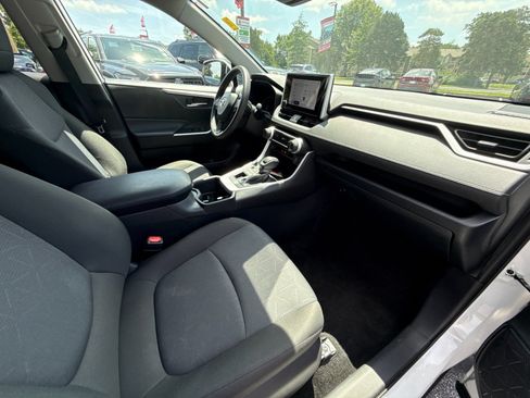 Used 2025 Toyota RAV4 XLE AWD/4WD image 29