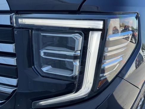 Used 2025 GMC Sierra 1500 SLT AWD/4WD image 32