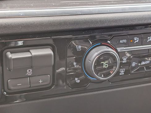 Used 2025 Chevrolet Silverado 2500 High Country w/ High Country Premium Package image 12