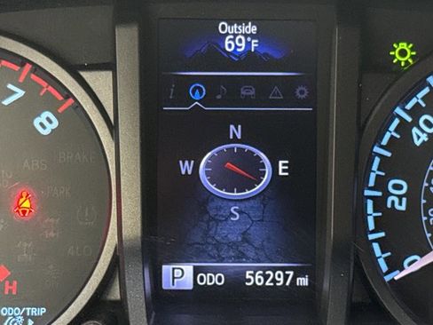 Used 2018 Toyota Tacoma TRD Sport AWD/4WD image 20