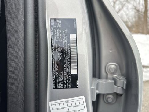 Certified 2025 Volvo XC60 B5 Plus image 33