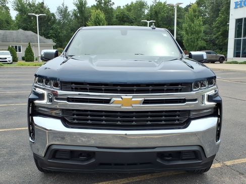 Used 2022 Chevrolet Silverado 1500 LT AWD/4WD image 2