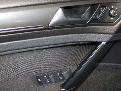Used 2018 Volkswagen GTI S FWD image 11