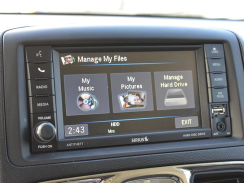 Used 2014 Chrysler Town & Country Touring FWD image 21