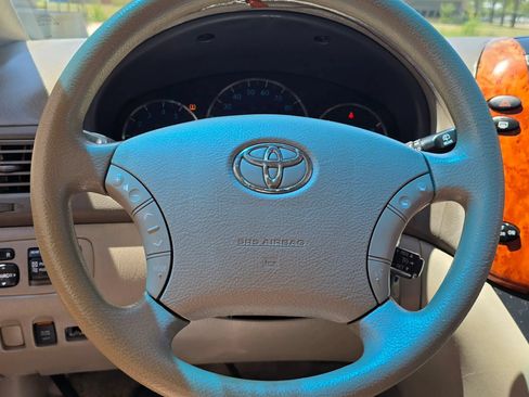 Used 2010 Toyota Sienna LE FWD image 30