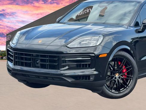 Used 2026 Porsche Cayenne S AWD/4WD image 2
