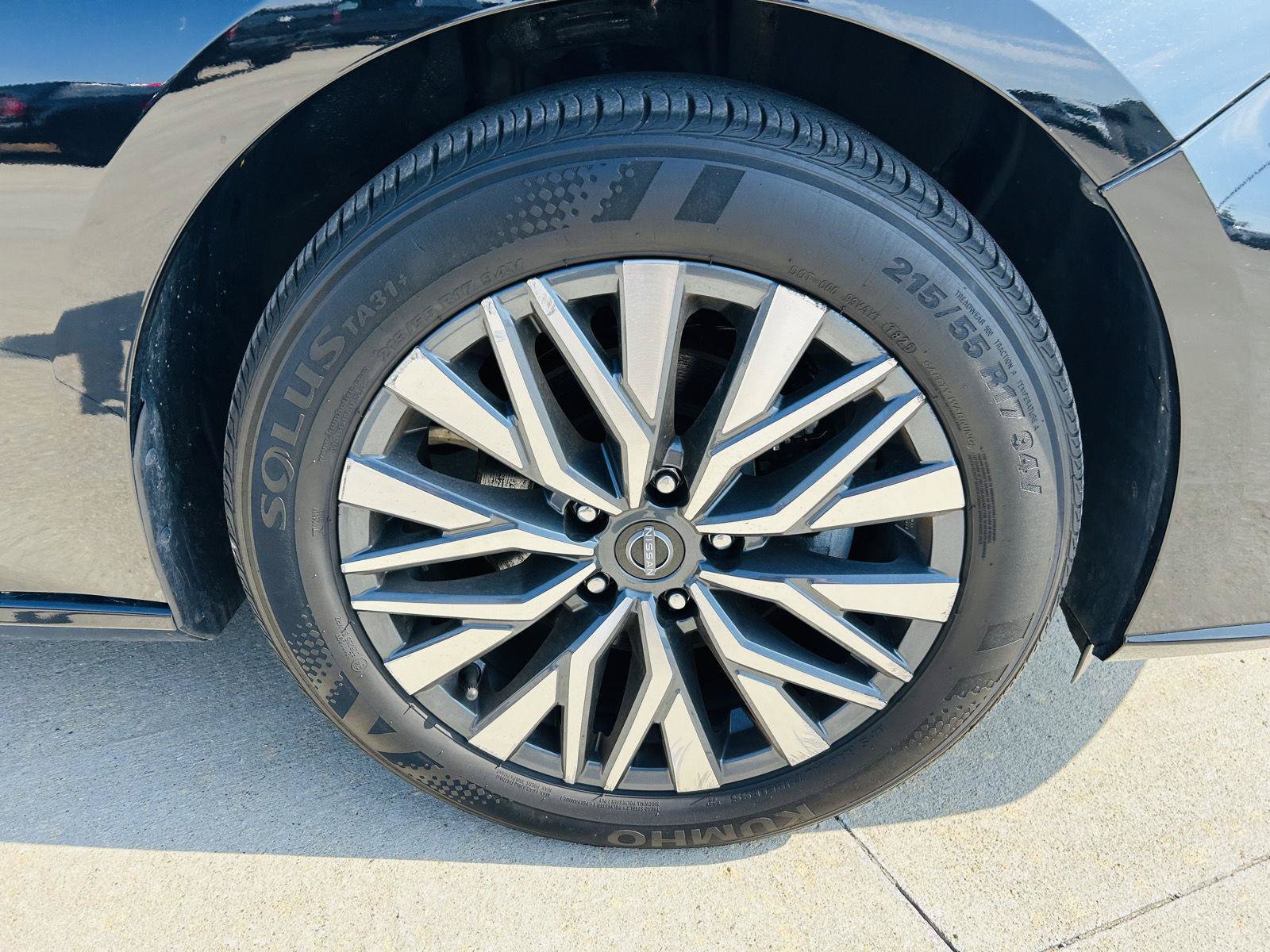 Used 2025 Nissan Altima 2.5 SV FWD image 36