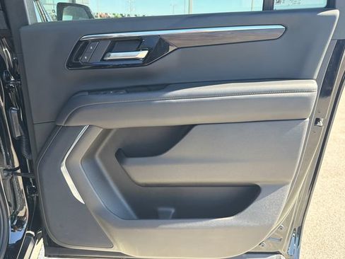 Used 2025 Chevrolet Suburban Z71 AWD/4WD image 53
