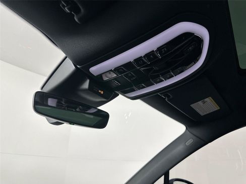 Certified 2026 Porsche Macan AWD/4WD image 25
