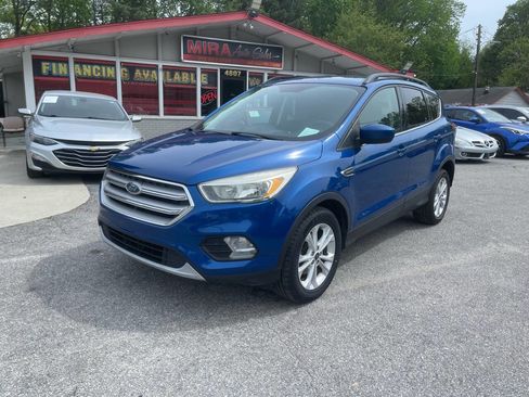 Used 2018 Ford Escape SE image 2