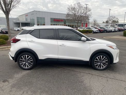Used 2023 Nissan Kicks SV image 8