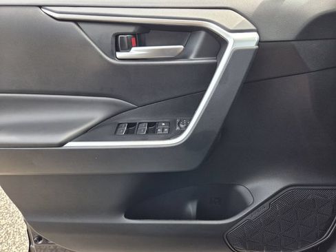 Used 2025 Toyota RAV4 XLE AWD/4WD image 22