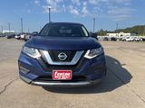Used 2017 Nissan Rogue SV image 2