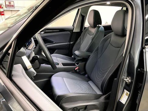 New 2026 Volkswagen Tiguan SE image 11